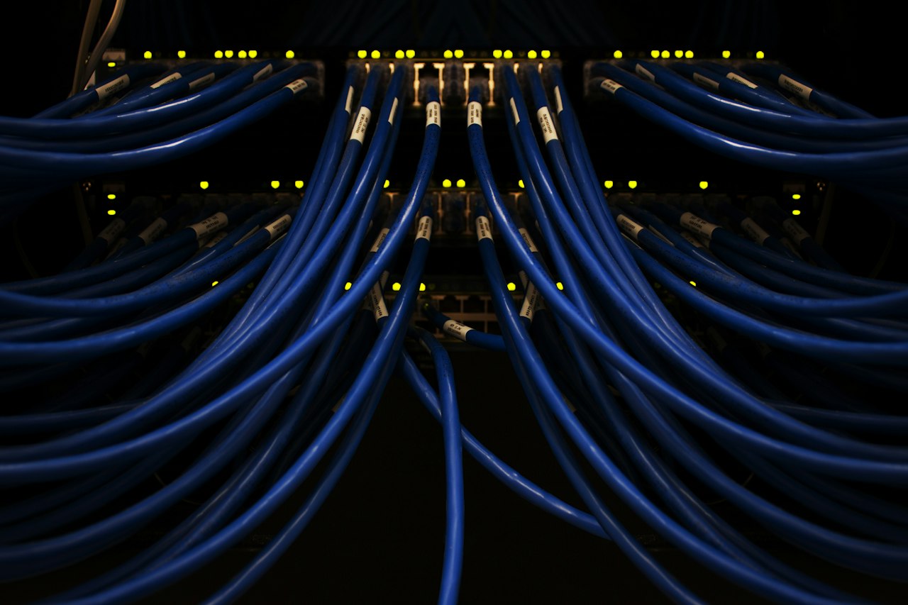 Network cabling in a patch panel